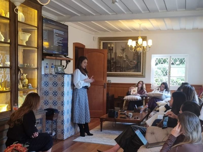 Palestra no Ella Club da Dra Carla Sarni